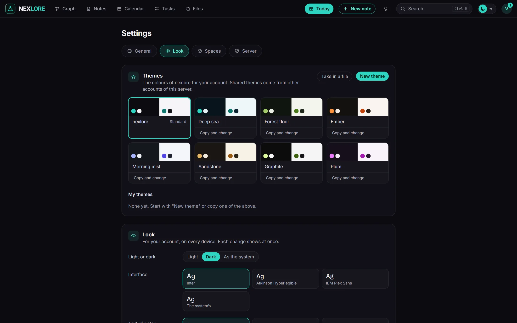 The settings on the Look tab with themes, light or dark, fonts, text size and width of the text