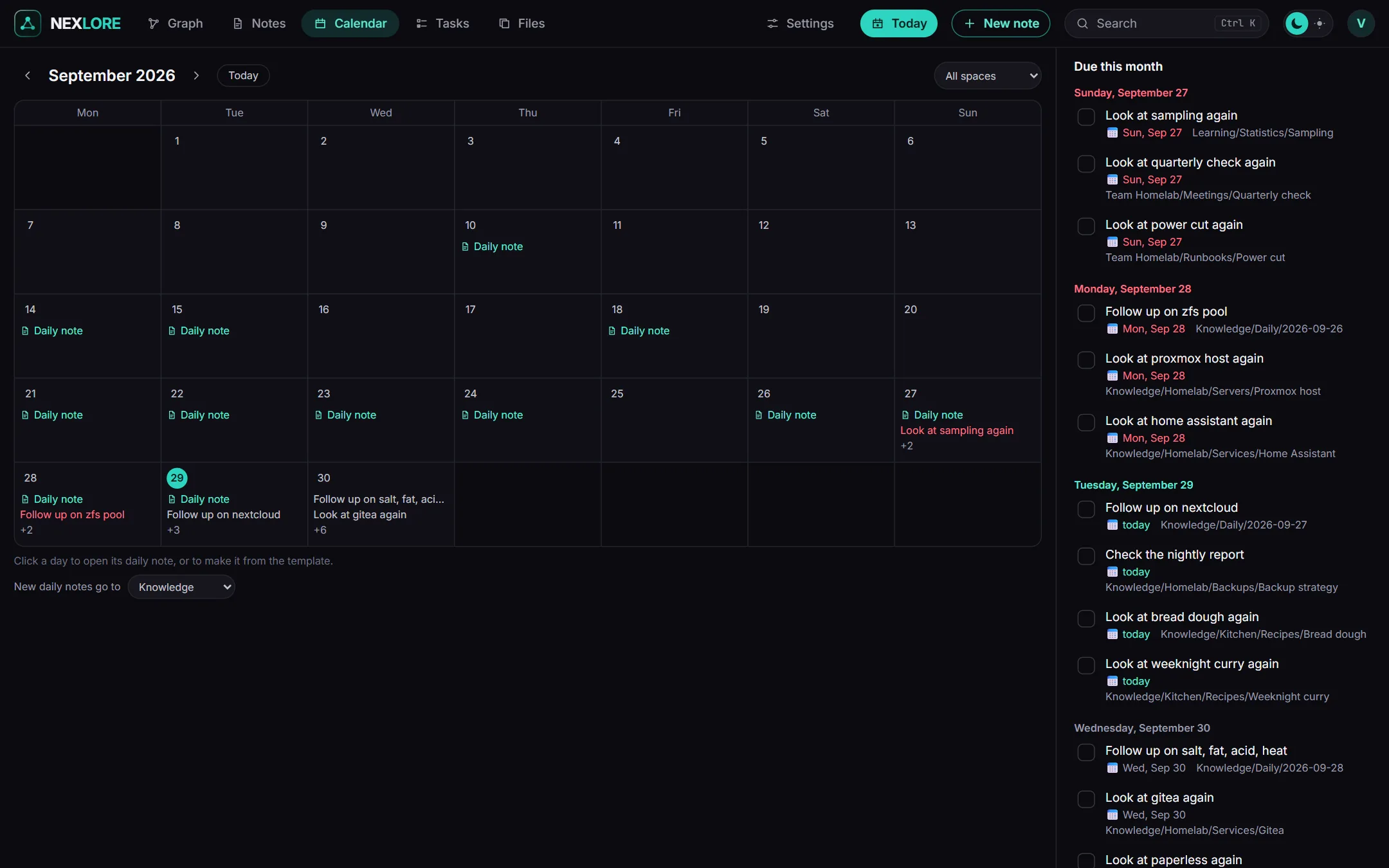 Der Kalender eines Monats mit Tagesnotizen und fälligen Aufgaben, rechts die Liste des Monats